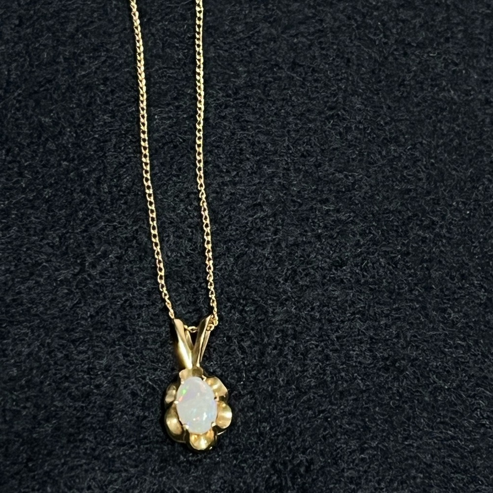 10k Gold Opal Pendant Necklace